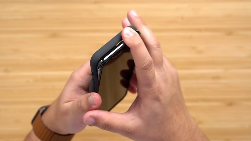 Trên tay Smart Battery Case dành cho iPhone 11 Pro Max 4