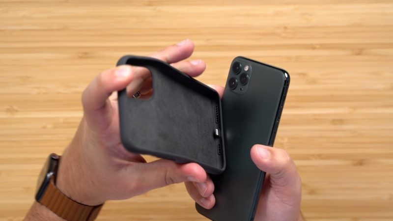 Trên tay Smart Battery Case dành cho iPhone 11 Pro Max 6 Trên tay Smart Battery Case dành cho iPhone 11 Pro Max 6