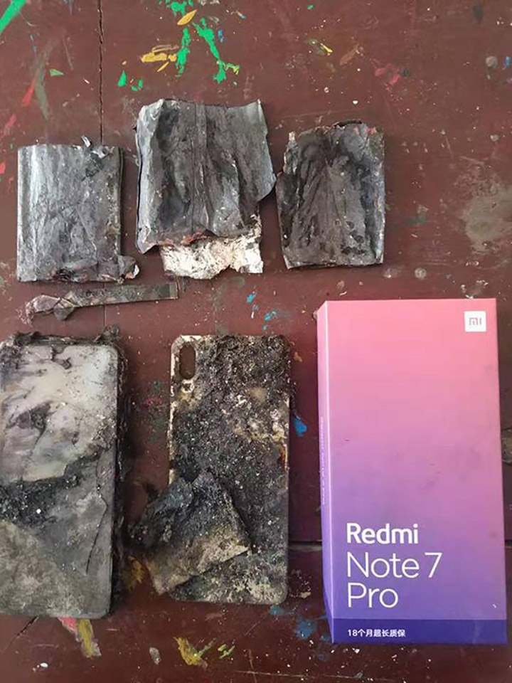 Redmi 7 Pro bị bốc cháy (ảnh 1)