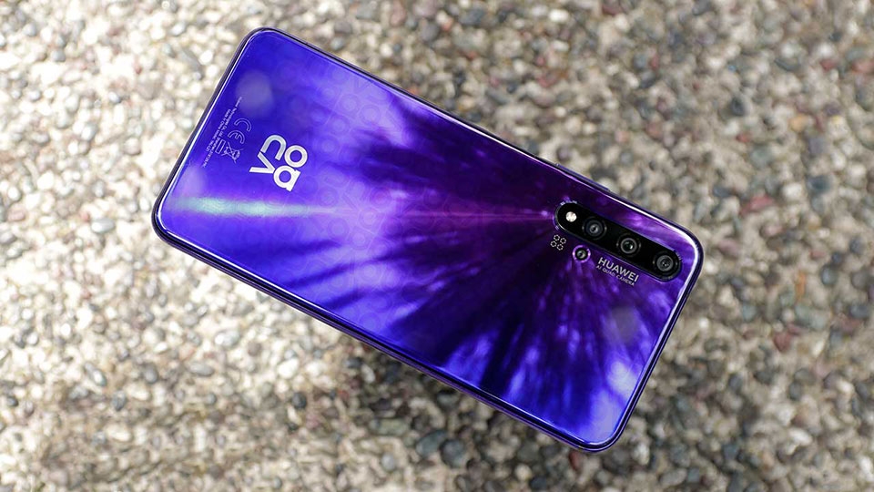 Huawei Nova 5T có mặt lưng đẹp mắt