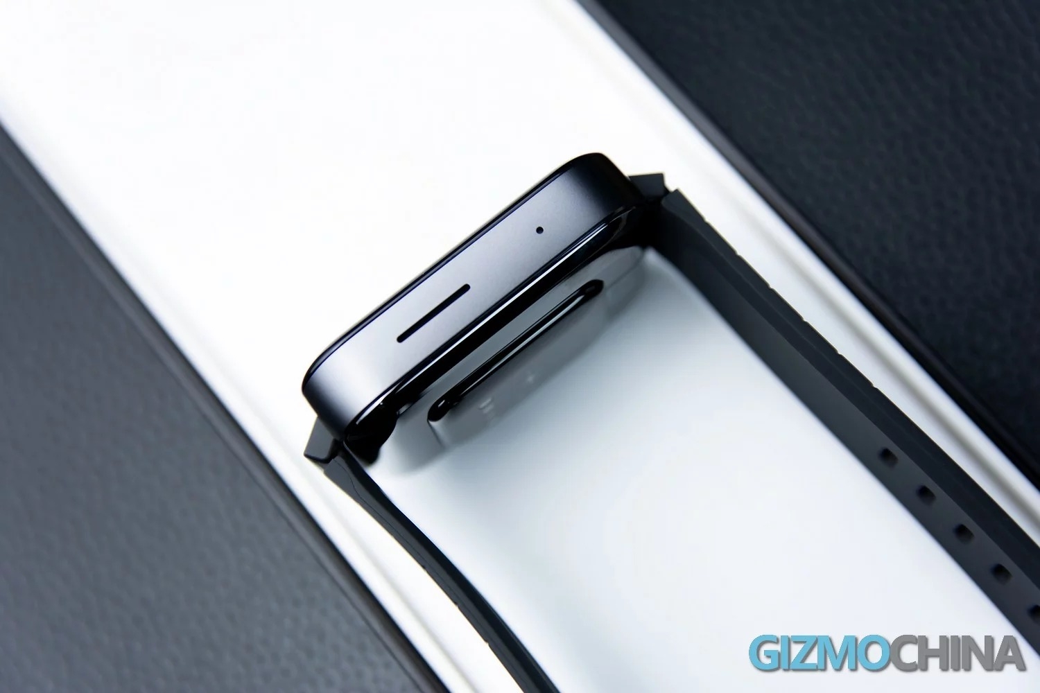 Đánh giá Xiaomi Mi Watch: Thiết kế như Apple Watch, nghe gọi như smartphone, giá rẻ và còn gì khác?