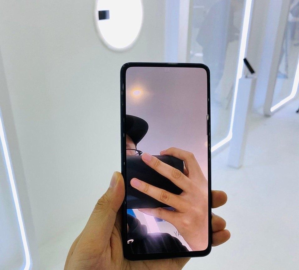 Smartphone OPPO có camera selfie ẩn dưới màn hình (ảnh 2)