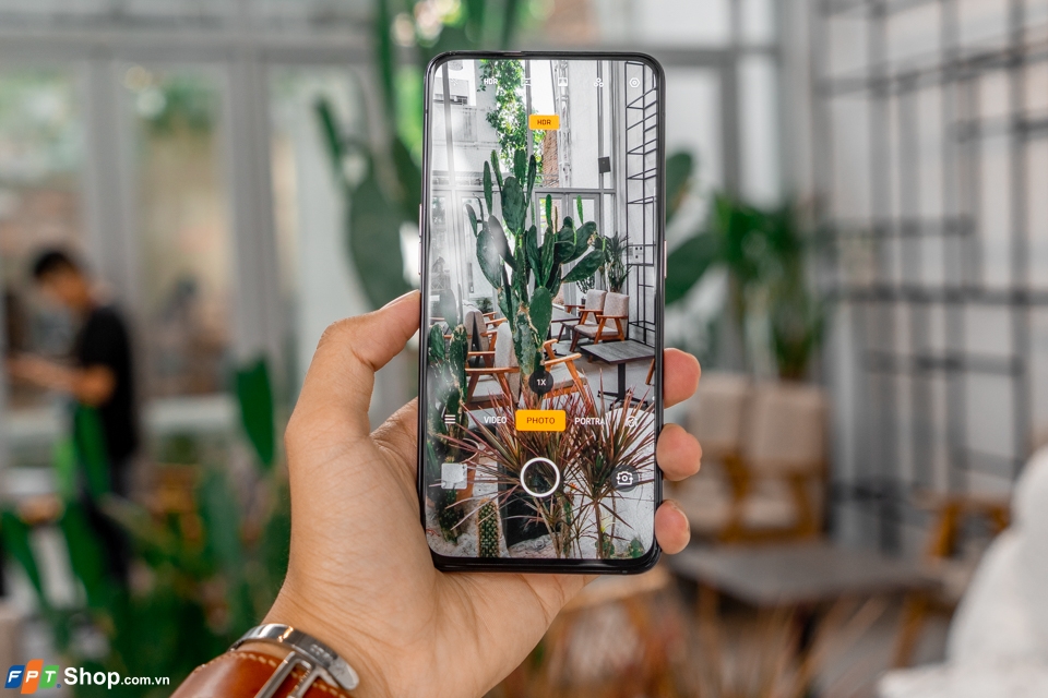 Giá tương đương nhau, chọn Mi Note 10 Pro hay Oppo Reno2?