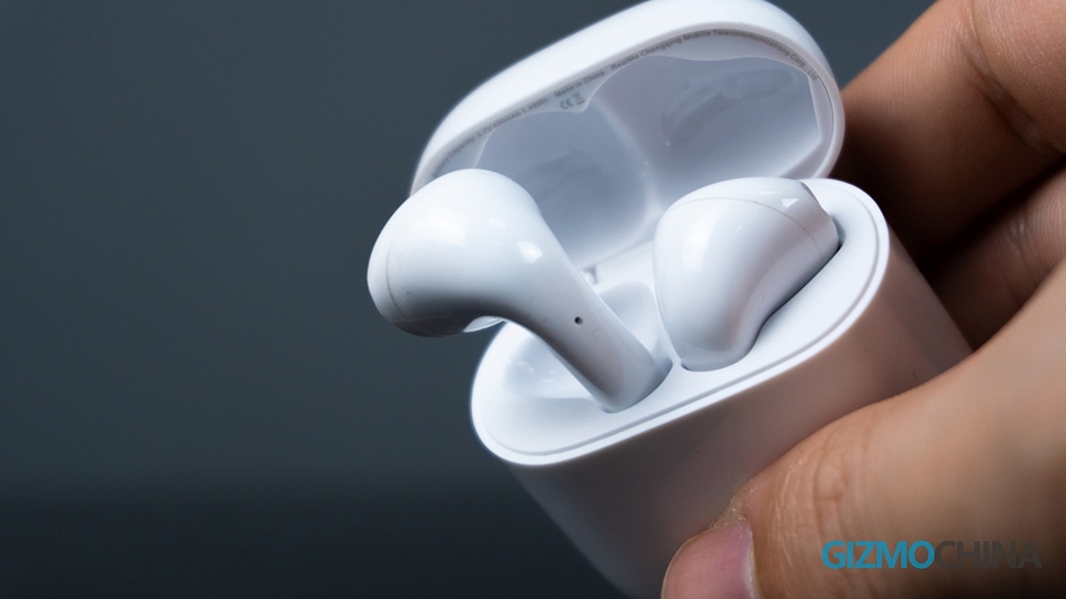 So sánh Realme Buds Air với AirPods 2 (ảnh 1) So sánh Realme Buds Air với AirPods 2 (ảnh 1)