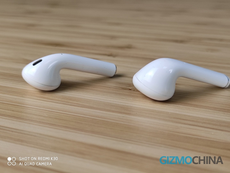 So sánh Realme Buds Air với AirPods 2 (ảnh 4) So sánh Realme Buds Air với AirPods 2 (ảnh 4)