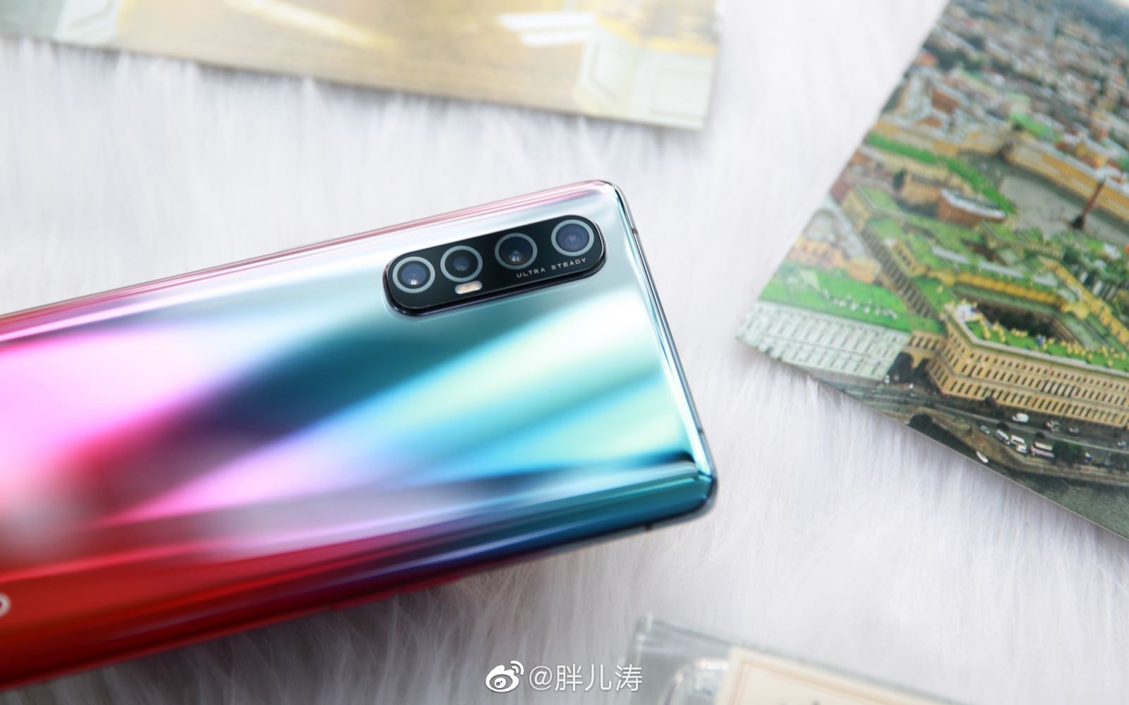 Ngắm mặt lưng chuyển sắc đẹp bất ngờ của OPPO Reno3 Pro 2