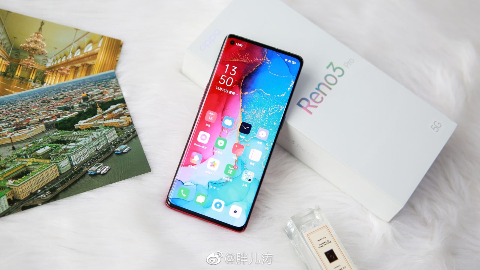 Ngắm mặt lưng chuyển sắc đẹp bất ngờ của OPPO Reno3 Pro 4