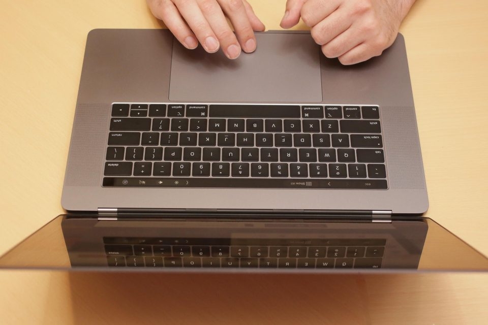 Chọn Macbook chơi game liệu có tối ưu?