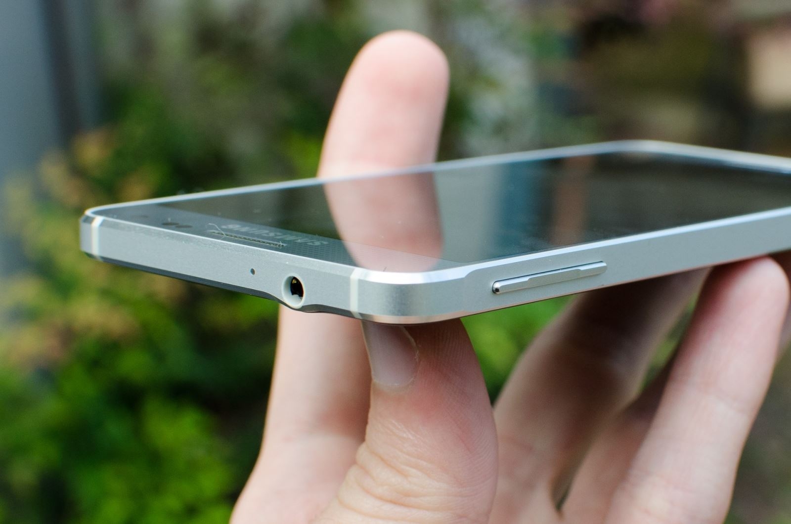 Ôn lại quá khứ: Galaxy Alpha là nỗ lực của Samsung để đánh bại iPhone