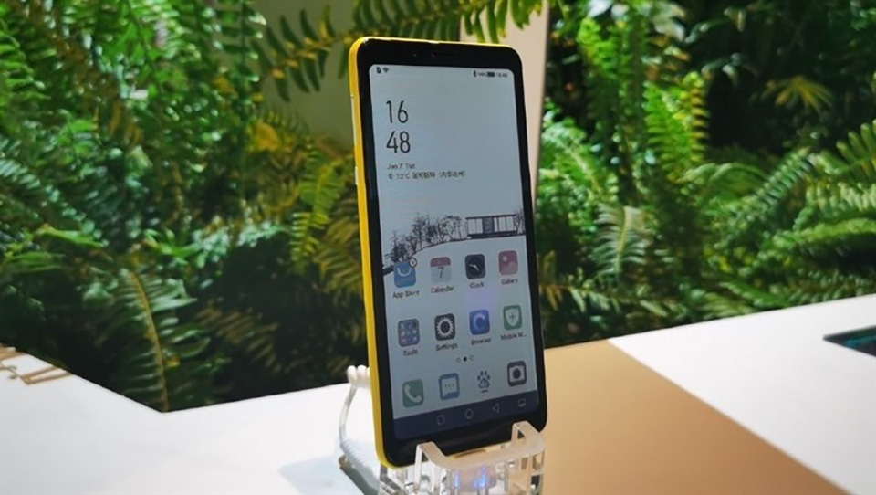 Hisense ra mắt điện thoại đầu tiên trên thế giới có màn hình màu e-ink Hisense ra mắt điện thoại đầu tiên trên thế giới có màn hình màu e-ink