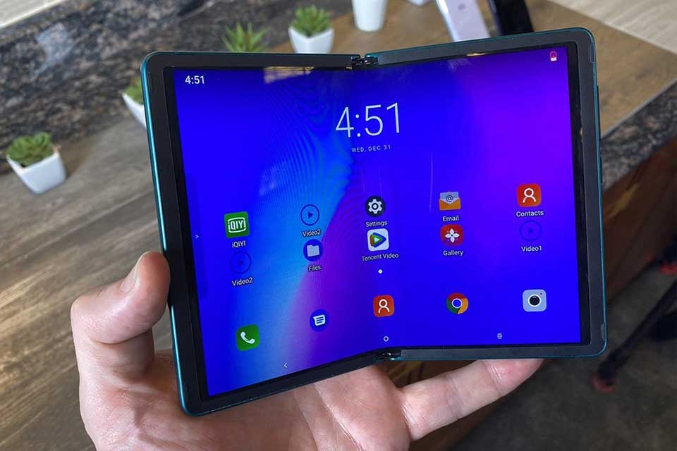 Điện thoại gập TCL
