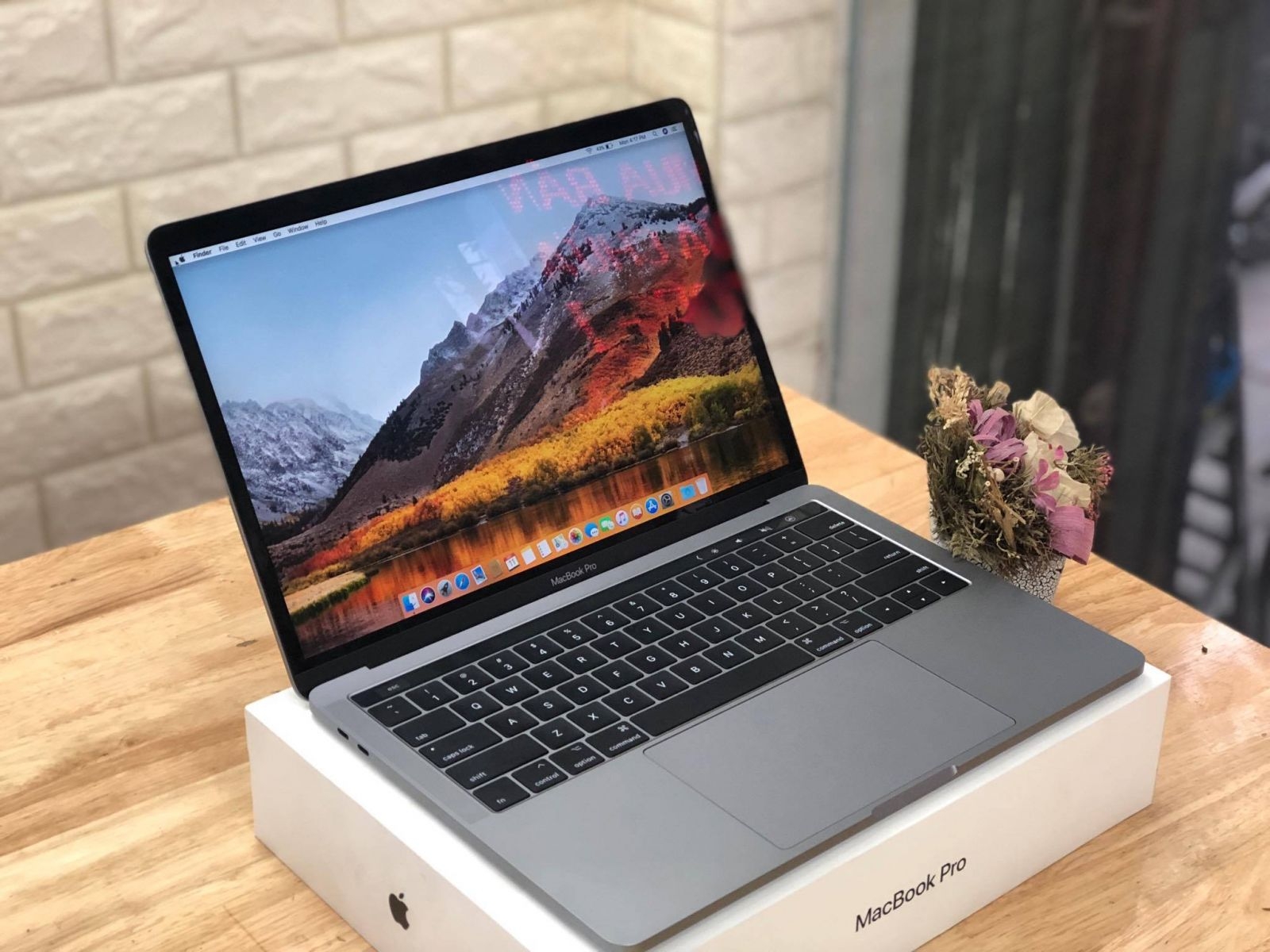 MacBook Pro 13 inch 02