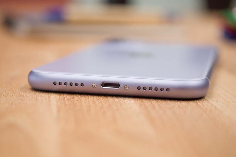Apple cuối cùng có thể bỏ kết nối Lightning, nhưng là do bị ép buộc Apple cuối cùng có thể bỏ kết nối Lightning, nhưng là do bị ép buộc