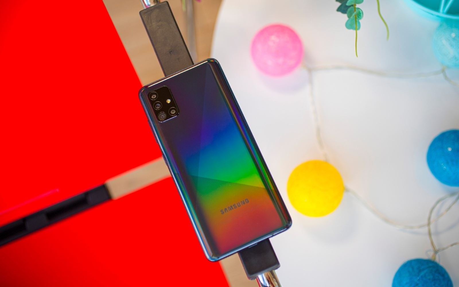 Soi thiết kế Samsung Galaxy A51