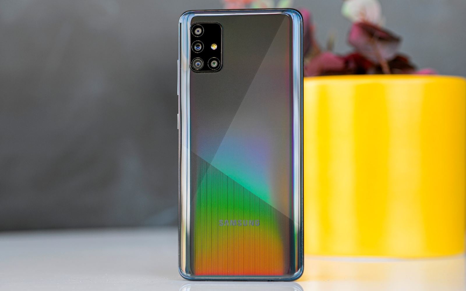 Soi thiết kế Samsung Galaxy A51