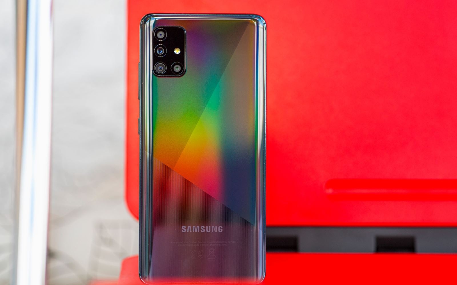 Soi thiết kế Samsung Galaxy A51