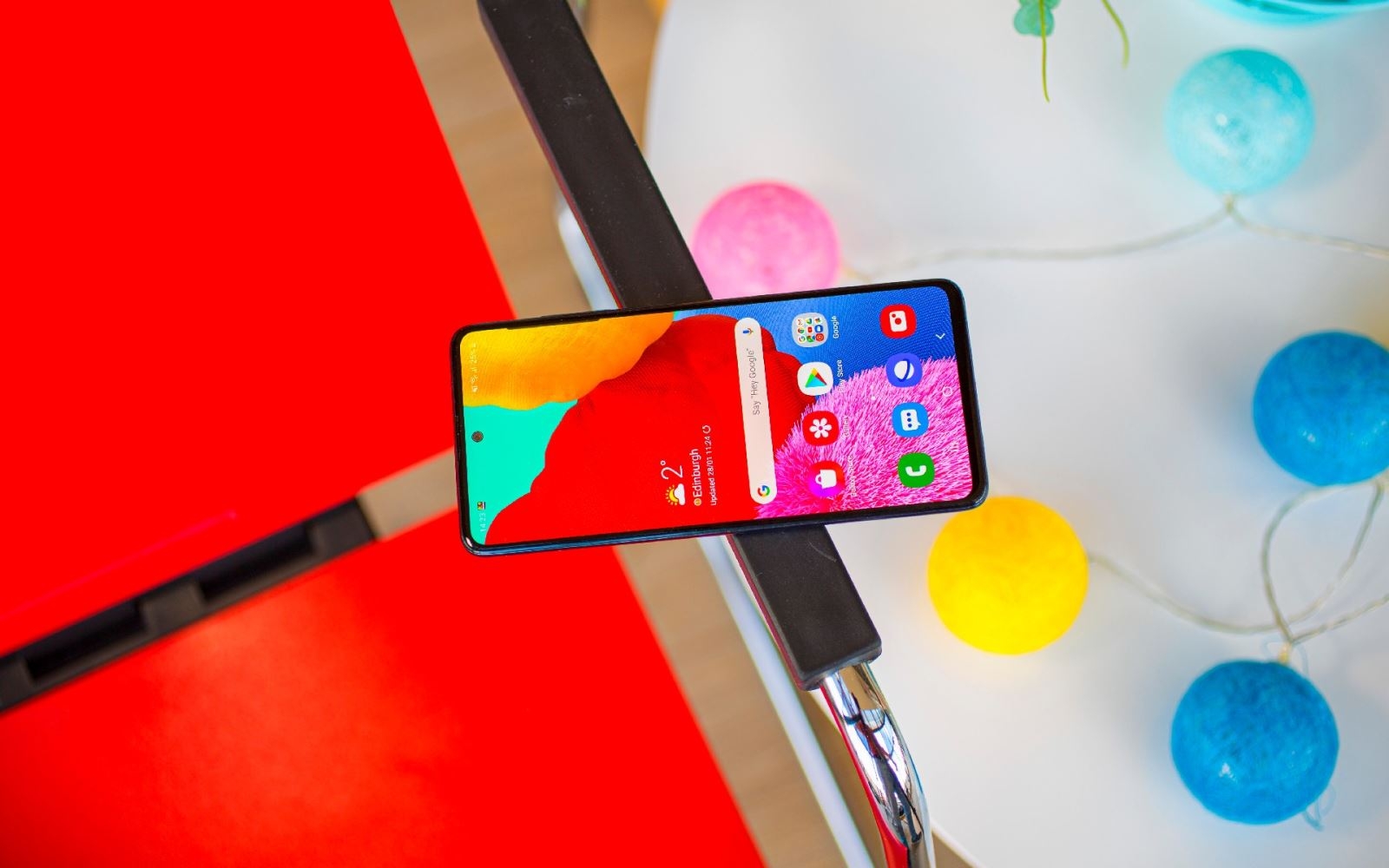 Soi thiết kế Samsung Galaxy A51