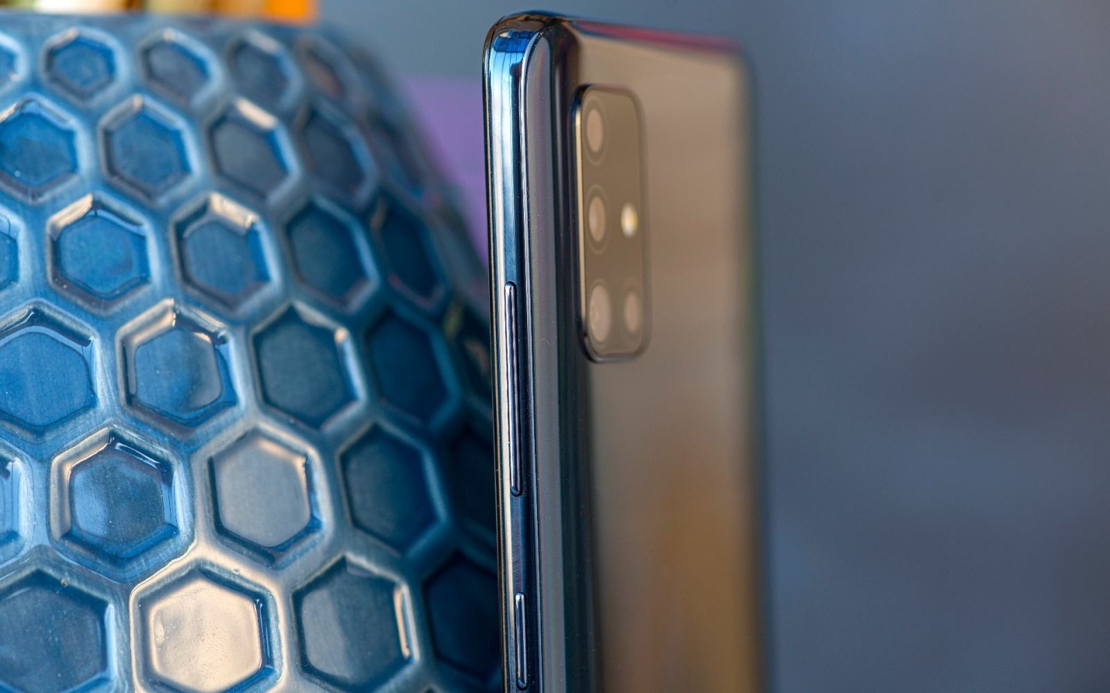 Soi thiết kế Samsung Galaxy A51