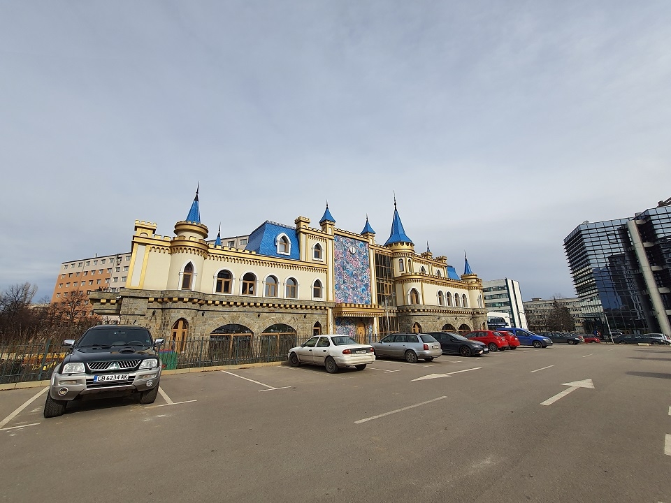 Ảnh chụp từ Note 10 Lite (trái) và Reno2 (phải)