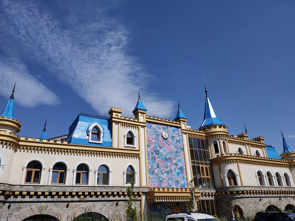 Ảnh chụp từ Note 10 Lite (trái) và Reno2 (phải)