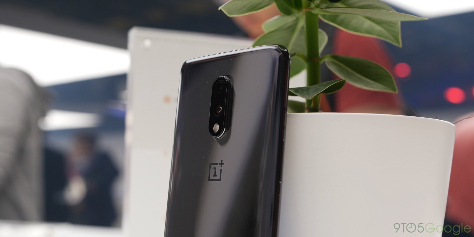 Tại sao nên mua smartphone tầm trung thay cho flagship? 4