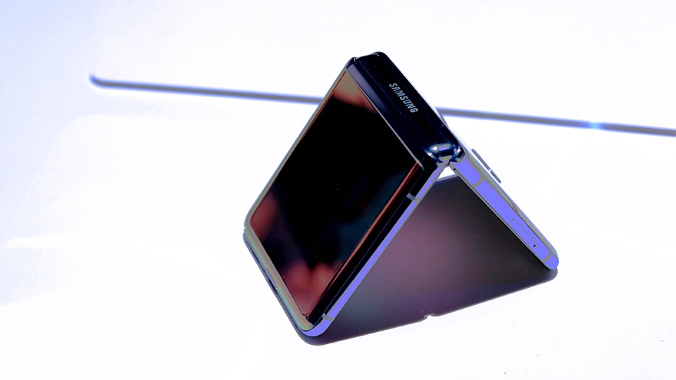 Những điều bạn nên biết về Samsung Galaxy Z Flip