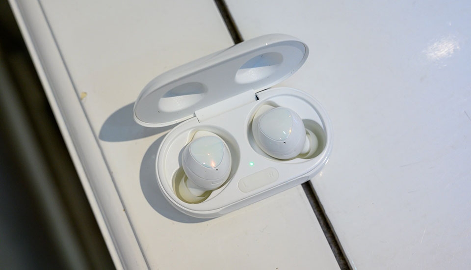 Trên tay nhanh Samsung Galaxy Buds+