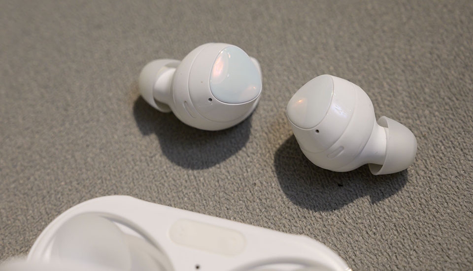 Trên tay nhanh Samsung Galaxy Buds+