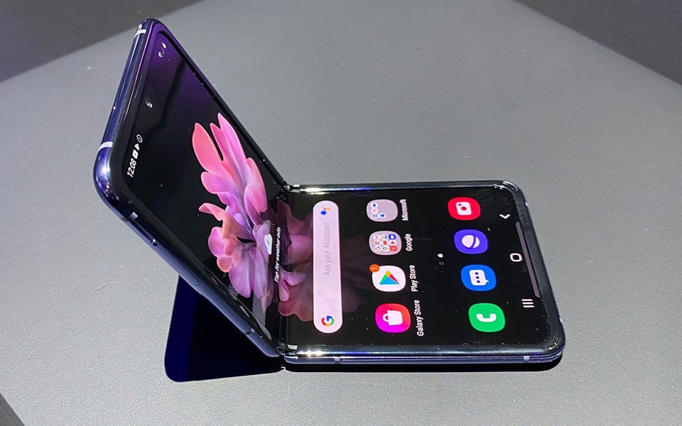 Samsung Galaxy Z Flip: Tiên phong về công nghệ màn hình