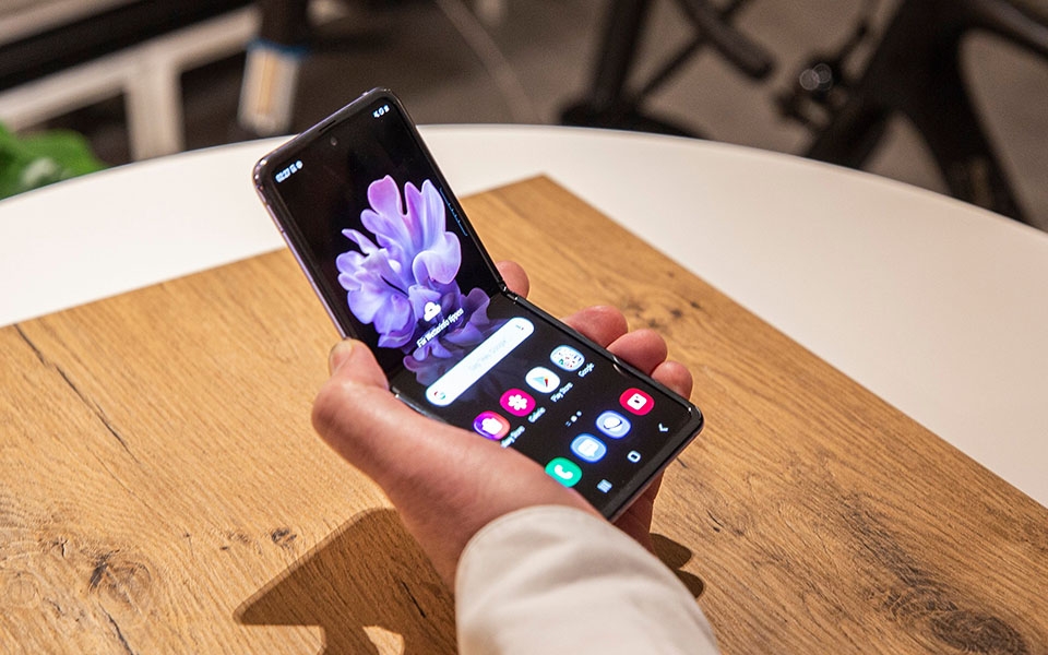 Samsung Galaxy Z Flip: Tiên phong về công nghệ màn hình