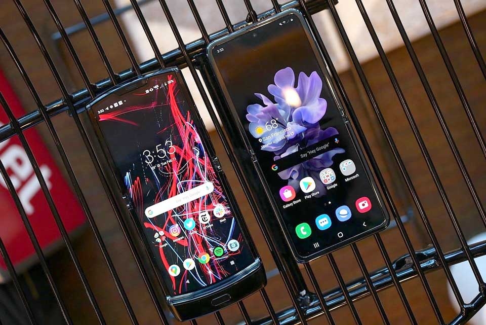 Samsung Galaxy Z Flip vs Motorola Razr