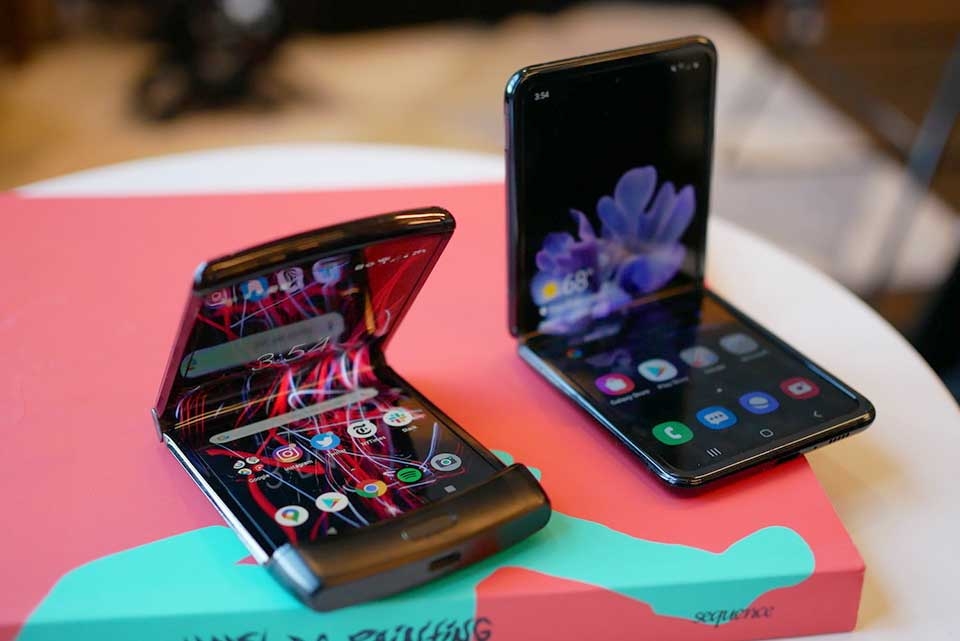 Samsung Galaxy Z Flip vs Motorola Razr