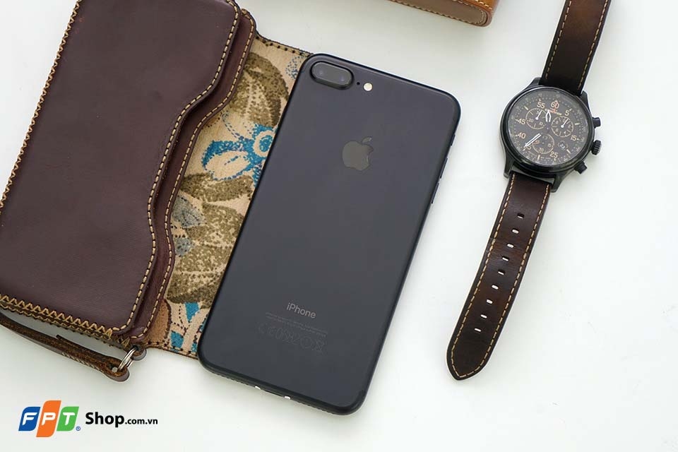 Cùng giá chọn iPhone 7 Plus hay Samsung Galaxy A80?