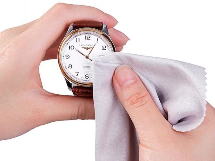 vệ sinh đồng hồ đeo tay