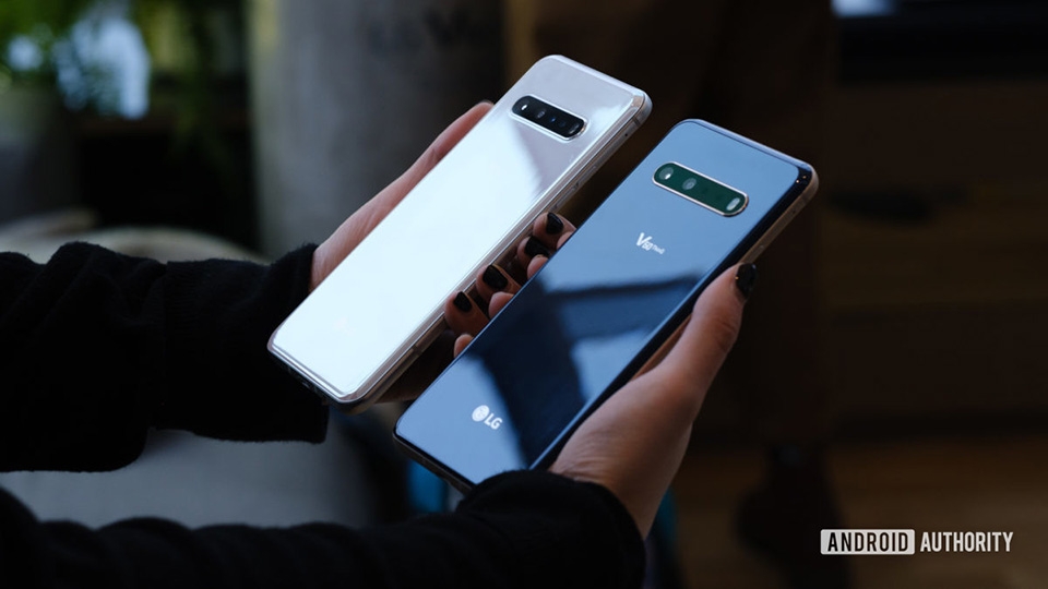 Trên tay LG V60 ThinQ (ảnh 3) Trên tay LG V60 ThinQ (ảnh 3)