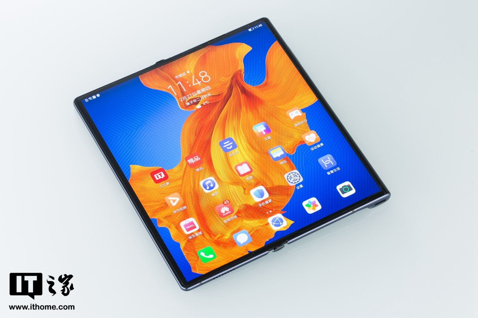 Có gì bên trong hộp đựng của Huawei Mate Xs? 8
