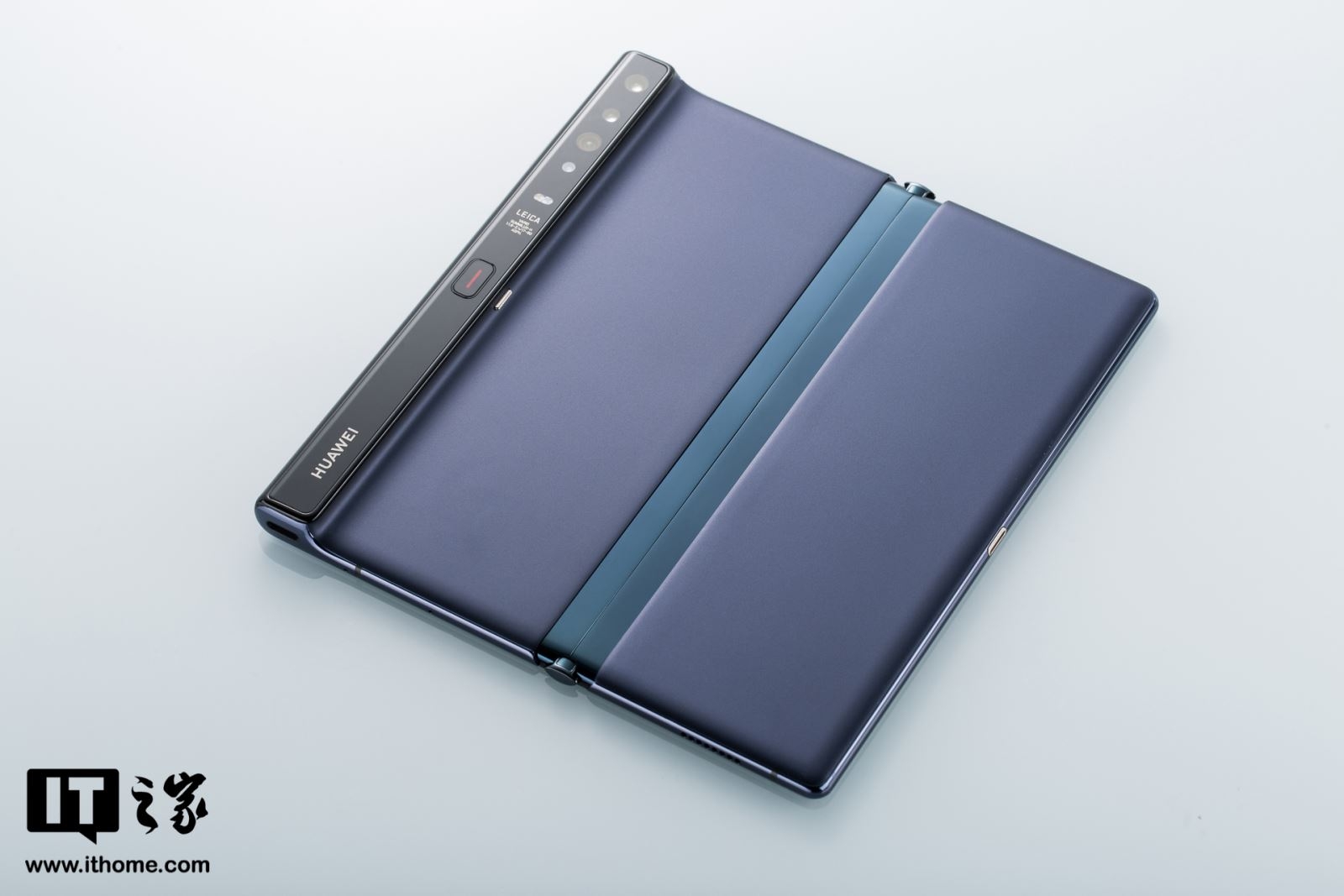 Có gì bên trong hộp đựng của Huawei Mate Xs? 9