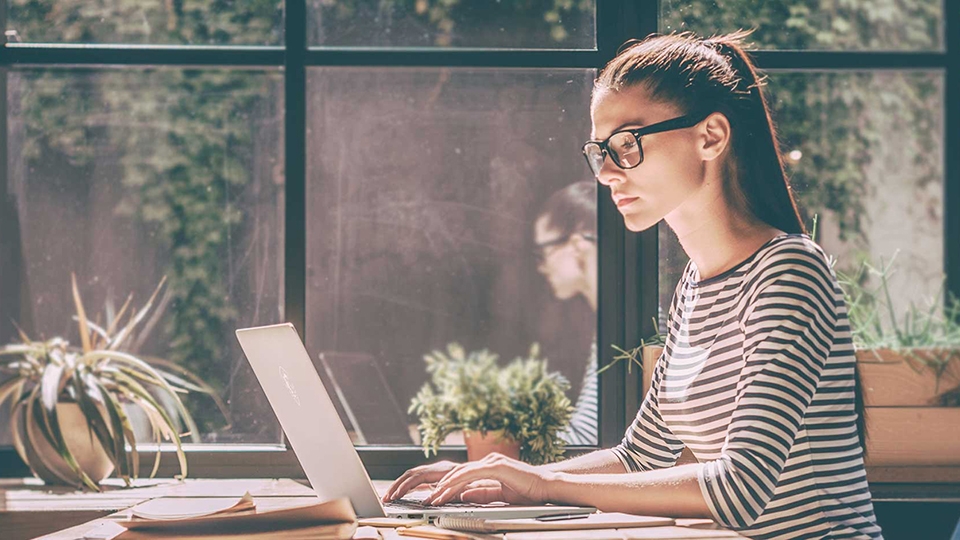 Laptop văn phòng MSI 04