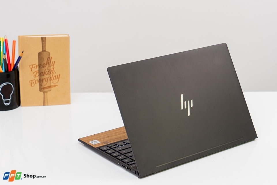 HP Envy 13-aq1048TU gỗ 003