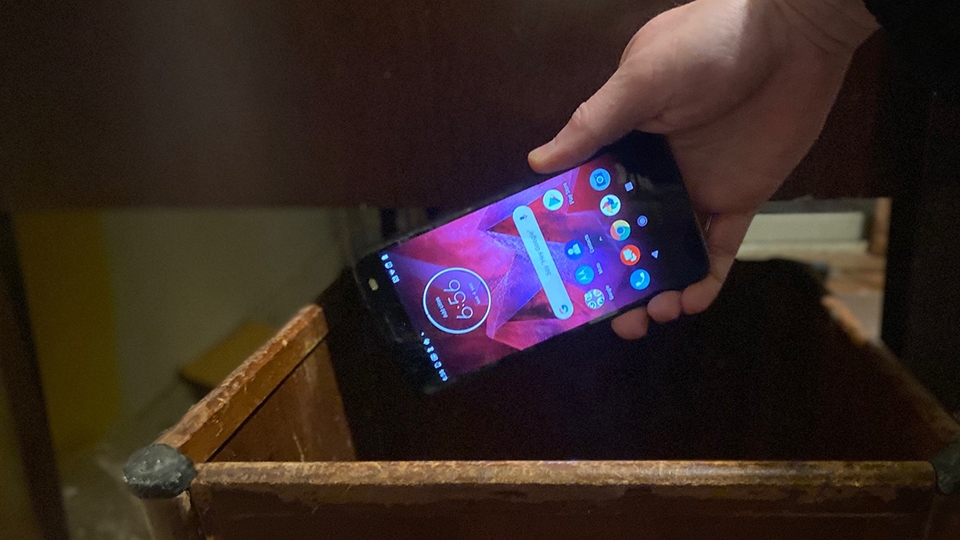Android mất giá nhanh gấp đôi so với iPhone