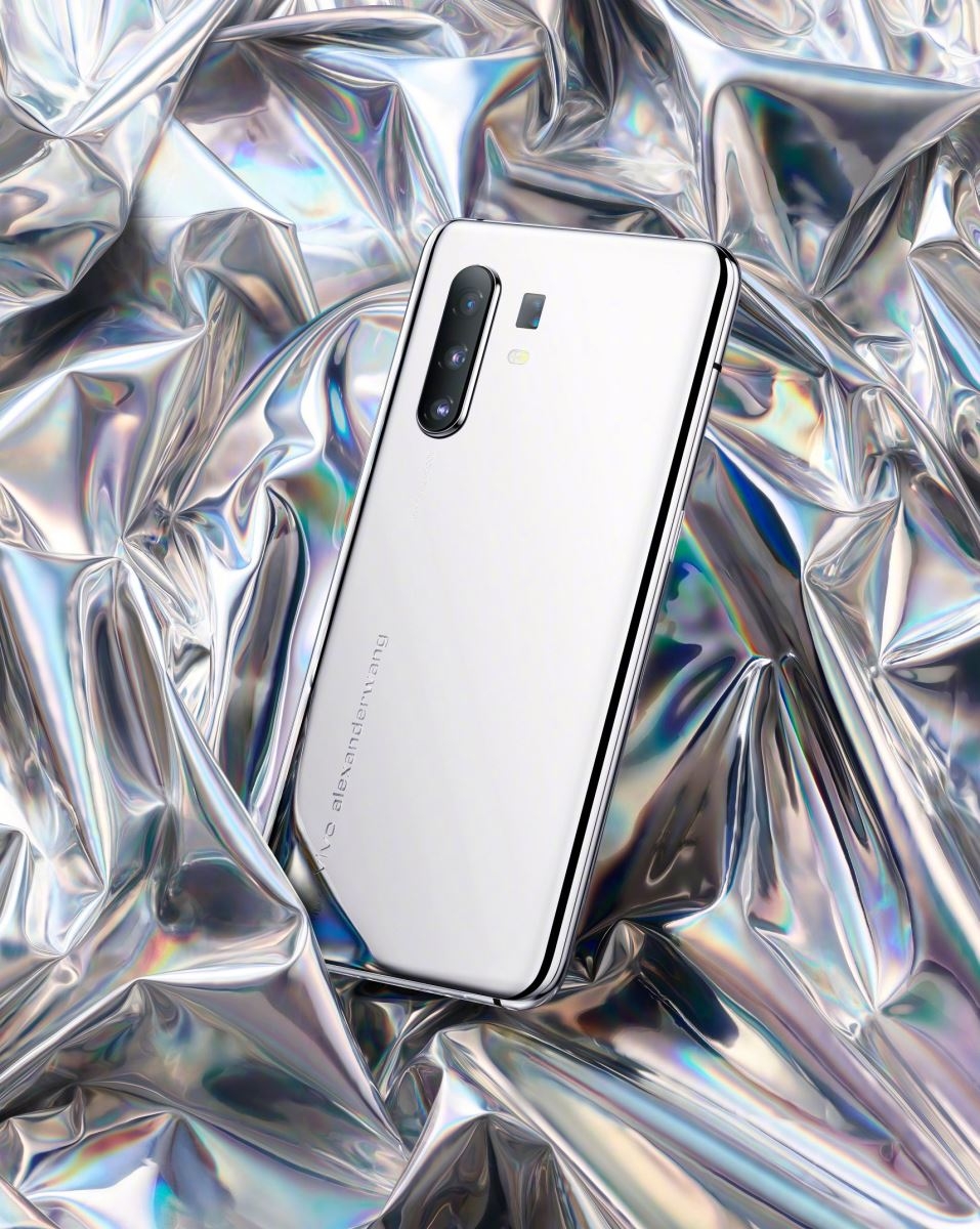 Ngắm Vivo X30 Pro phiên bản Mirror Edition mặt lưng gương đẹp lộng lẫy 3