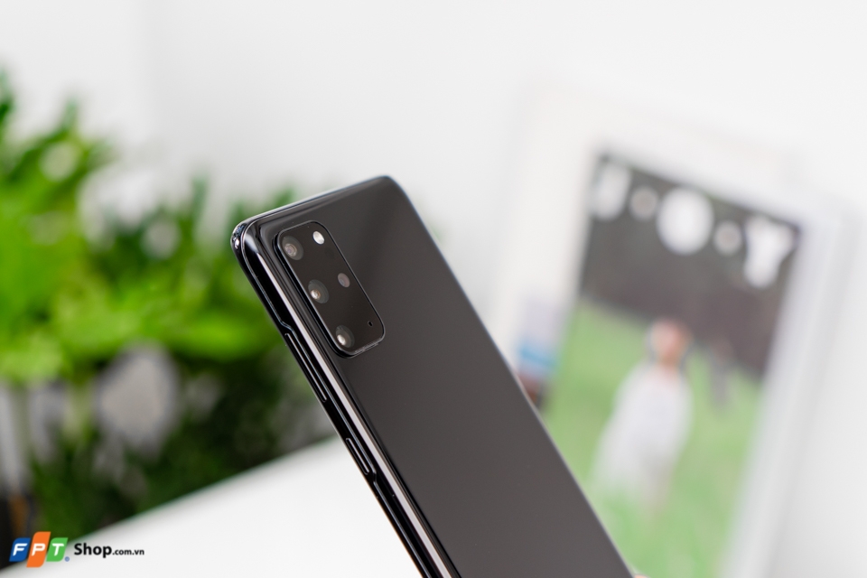 So sánh Samsung Galaxy S20+, Xiaomi Mi 10 và OPPO Find X2