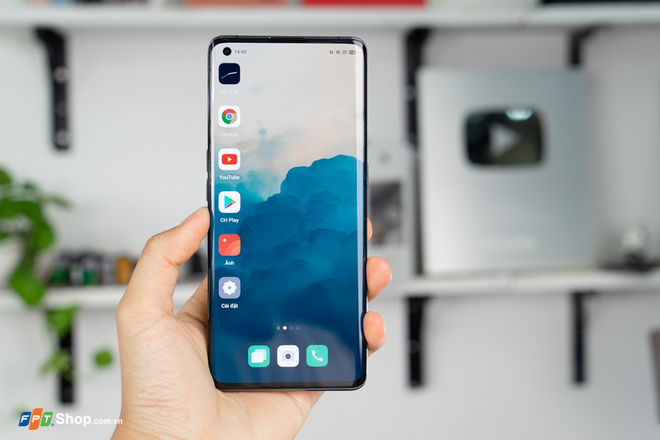Màn hình OPPO Find X2 “đỉnh” đến mức nào?