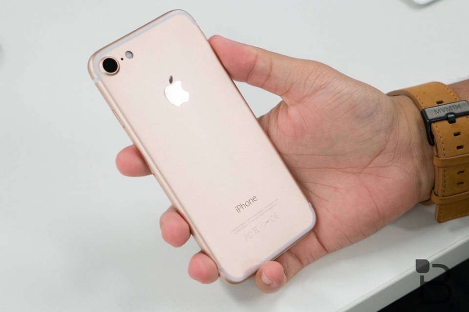iphone 8 và iPhone 7