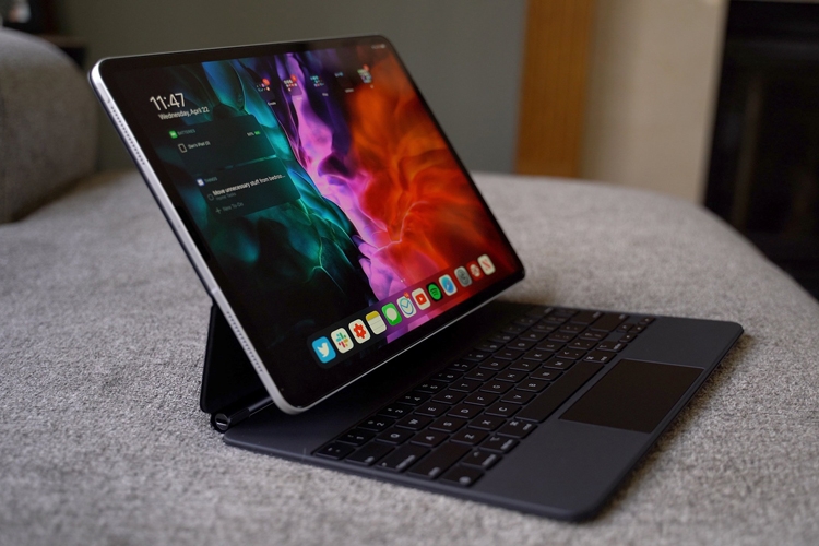 Magic Keyboard iPad Pro 01