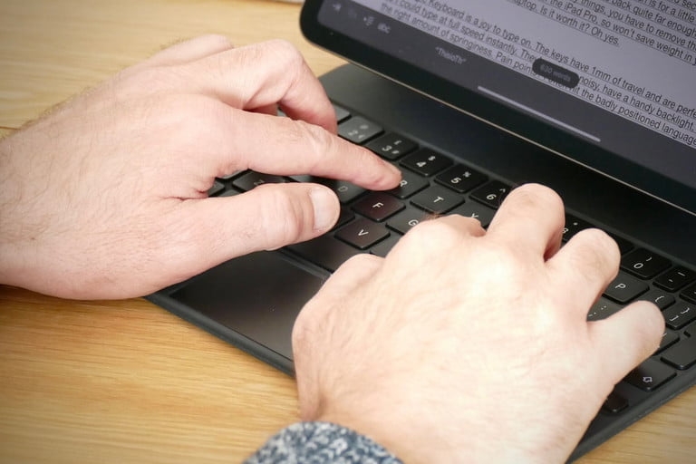 Có thêm Magic Keyboard nhưng iPad Pro vẫn chưa đủ sức để thay thế MacBook ảnh 2