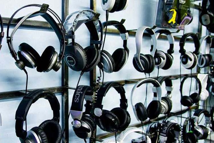 Headphone là gì? Phân biệt giữa In-ear Headphone và On-ear Headphone 2