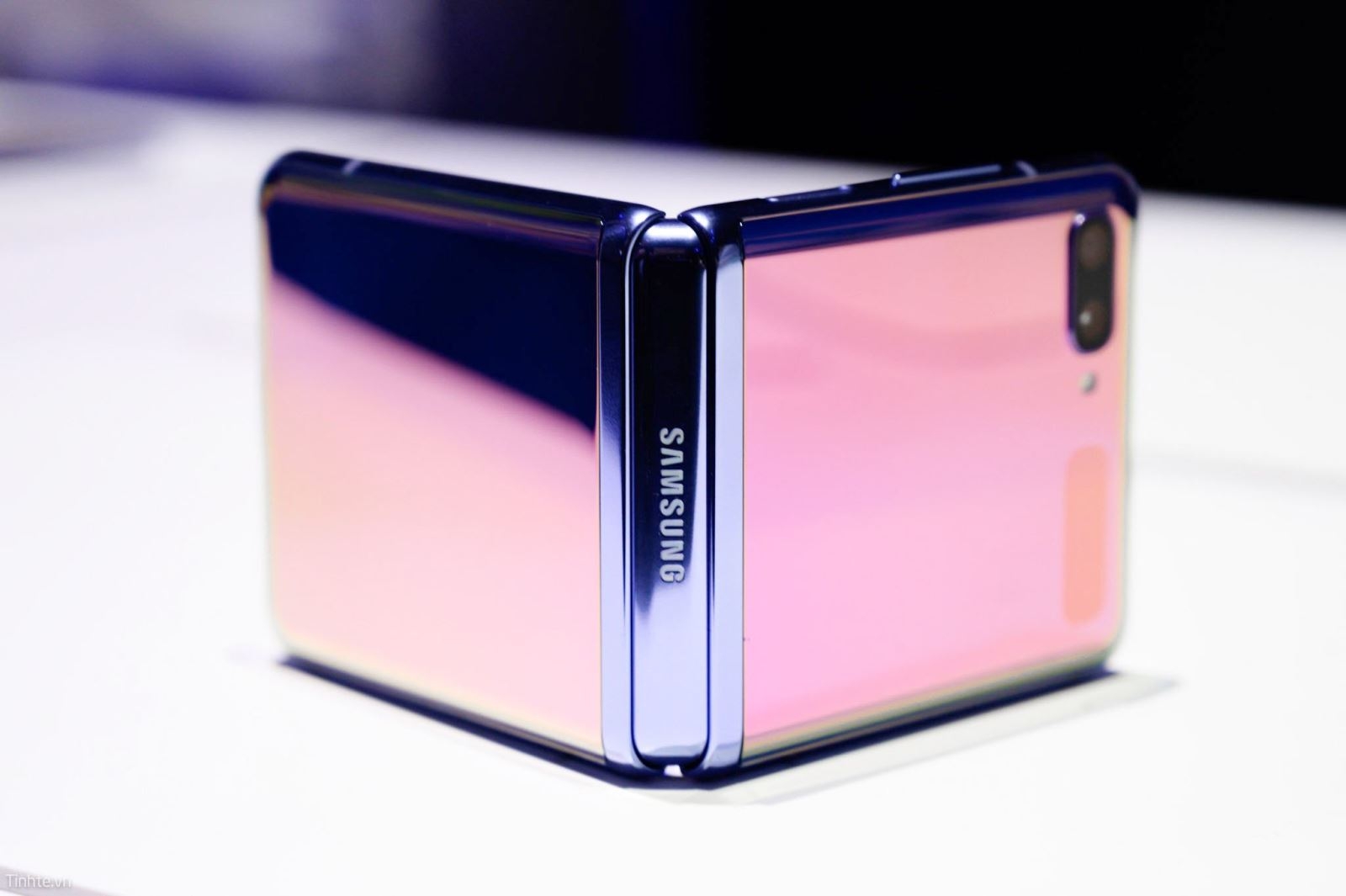 Giải mã công nghệ trong bản lề giúp Samsung Galaxy Z Flip lọc bụi bẩn 1