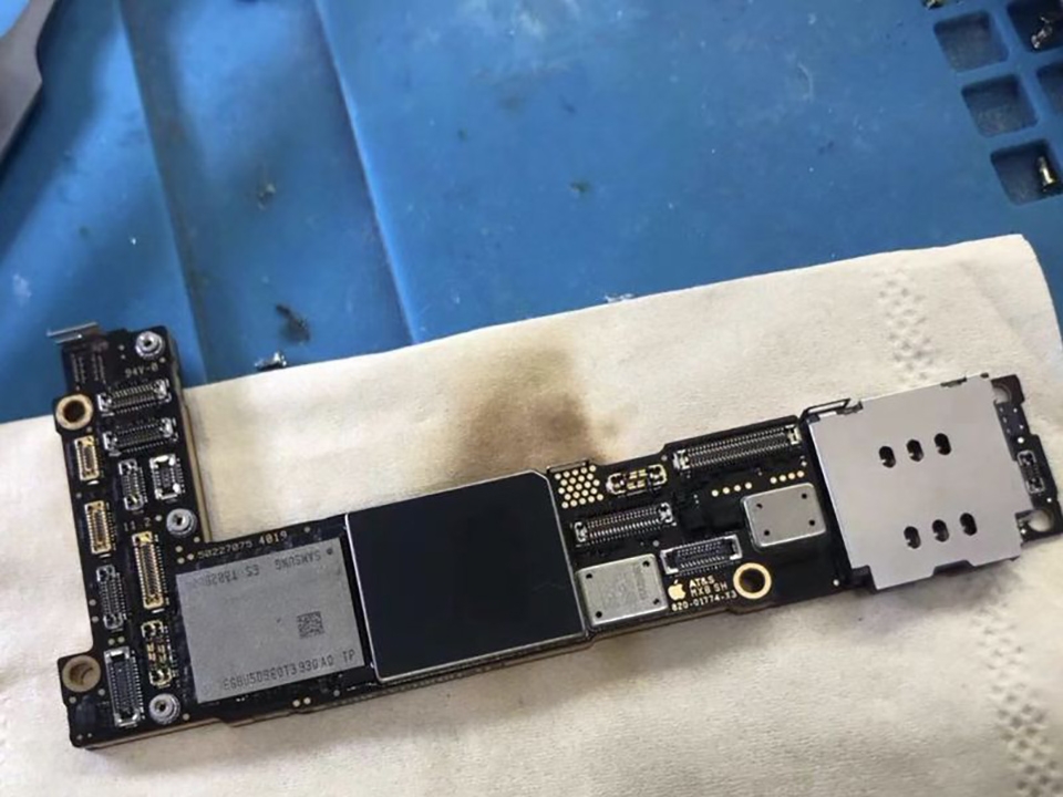 Logic Board của iPhone 12