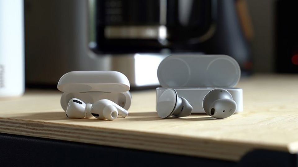 So sánh Surface Ear và Apple AirPods (ảnh 3) So sánh Surface Ear và Apple AirPods (ảnh 3)